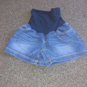 Oh baby by motherhood maternity shorts